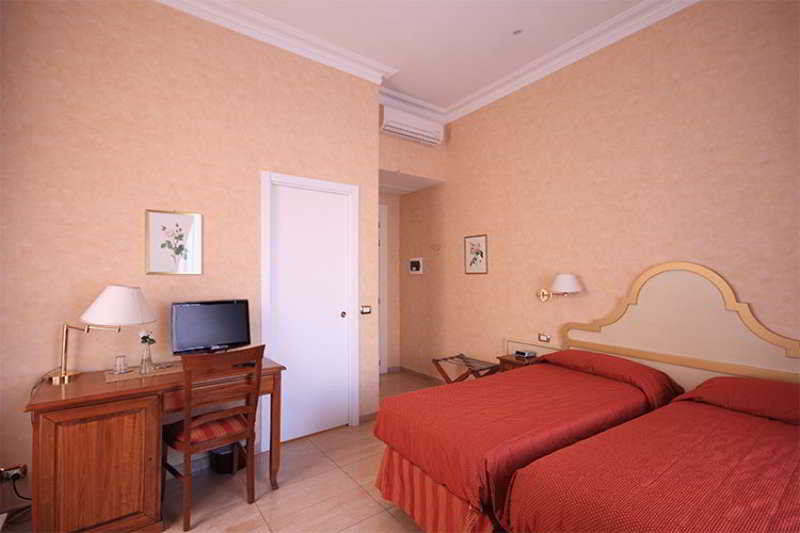 Roman Terrace 3*